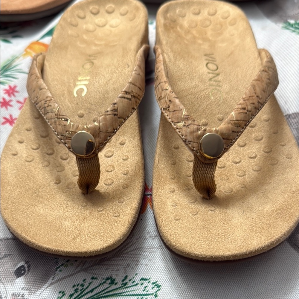 Vionic Beige Flip Flop Sandals